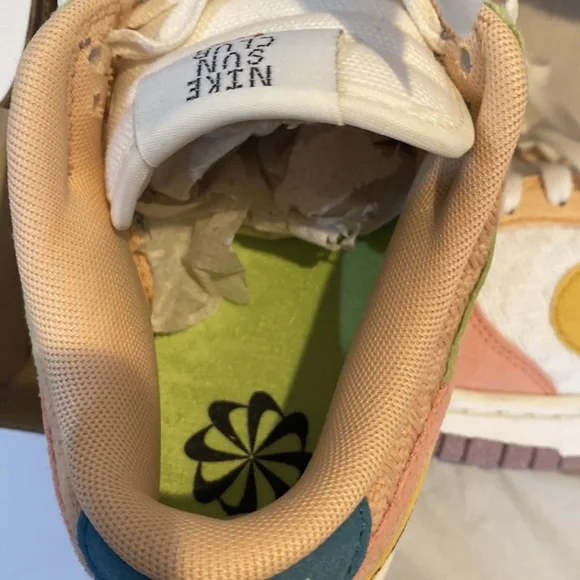 NWT Nike Dunk Low SE Womens 8 kids 6.5